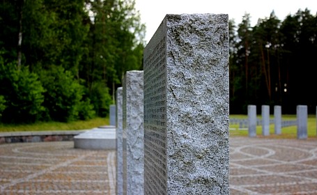 Piemiņas vietu būvēšana un restaurācija